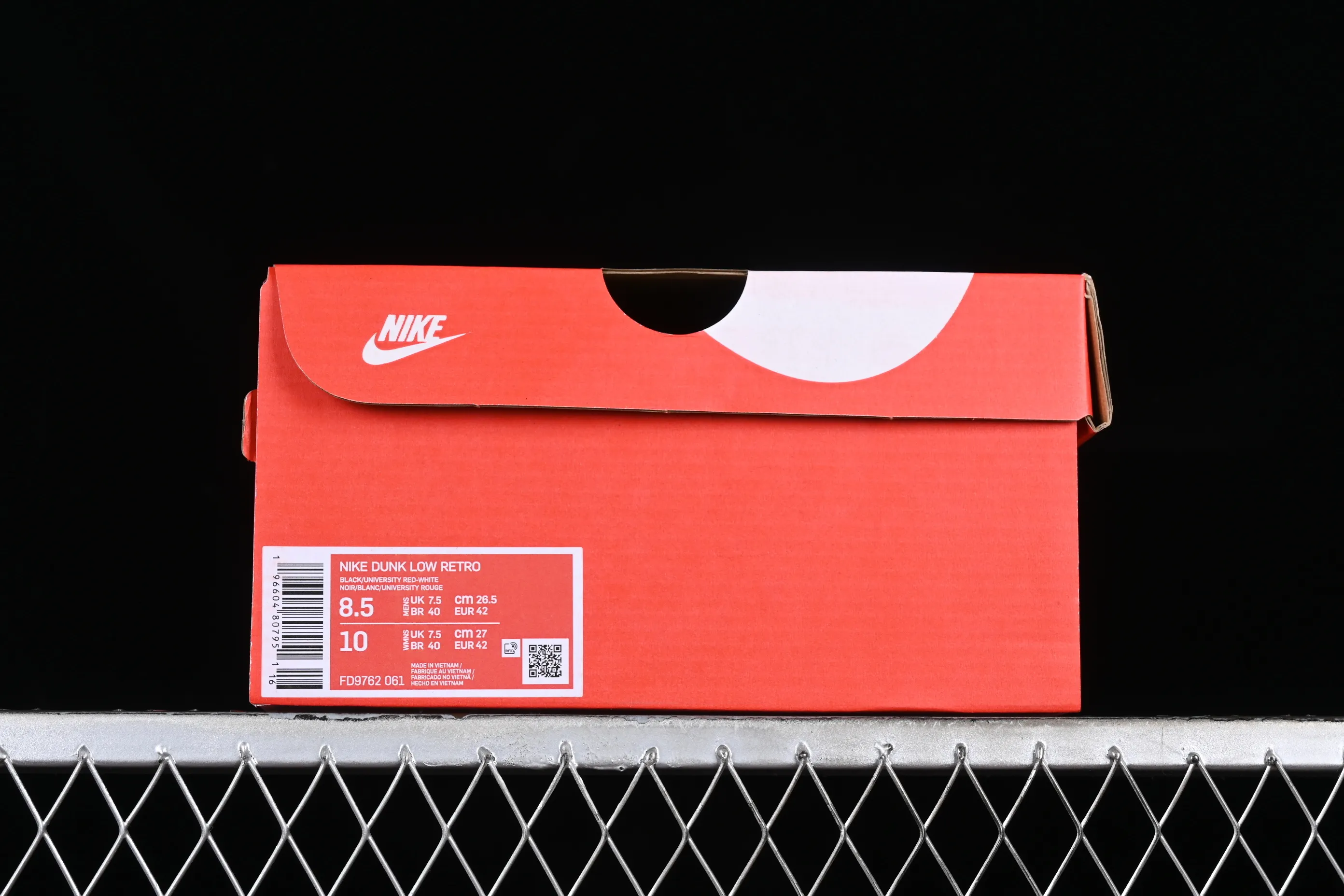 All Categories Nk SB Dunk Series Nk SB Dunk Low Low-top sneakers Nk Dunk Low Explore the limits Green, white and brown SB strappy low-top casual sneakers FD9762-061